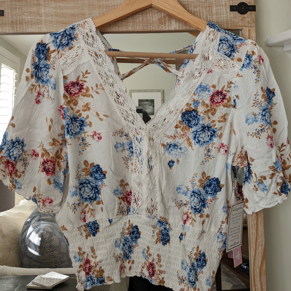 Crave Fame Women's Small WhiteFloral Smocked V Neck Cropped